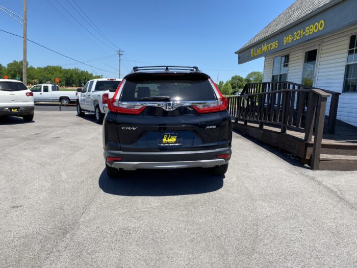 2017 HONDA CRV AWD - Image 5