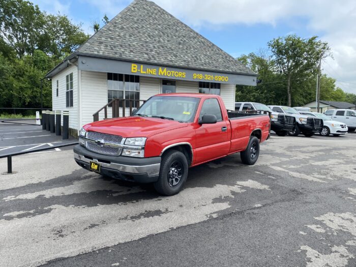 2005 CHEVROLET SILVERADO REGULAR CAB 4X4 PICKUP - Image 2