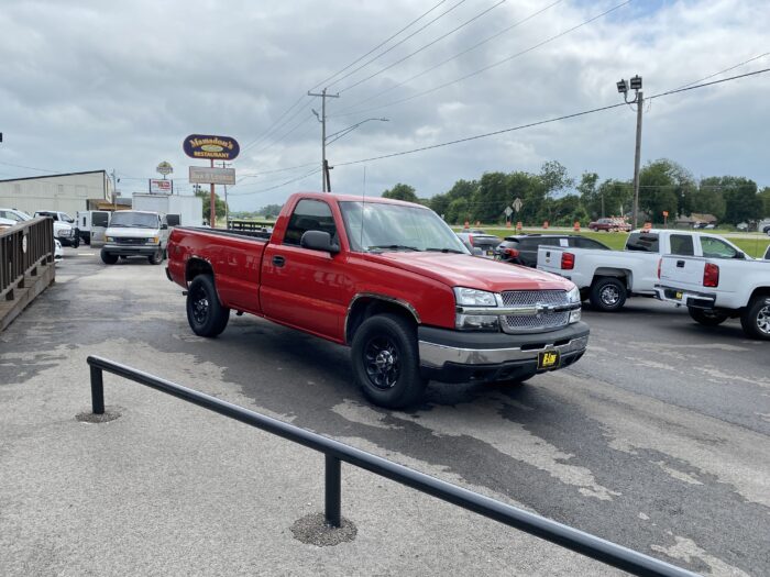 2005 CHEVROLET SILVERADO REGULAR CAB 4X4 PICKUP - Image 3