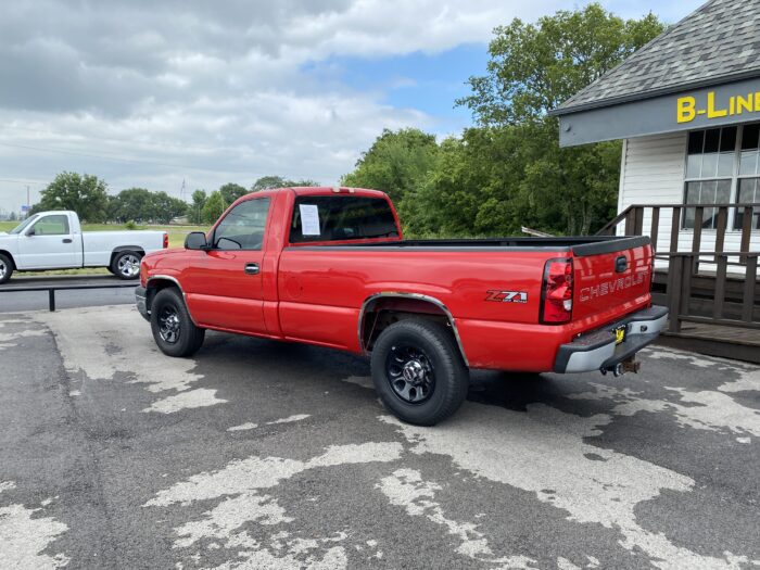 2005 CHEVROLET SILVERADO REGULAR CAB 4X4 PICKUP - Image 6