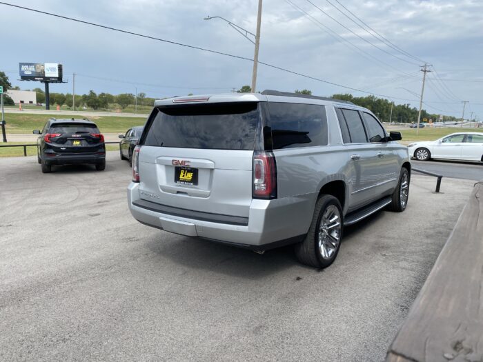 2019 GMC YUKON SLT - Image 4